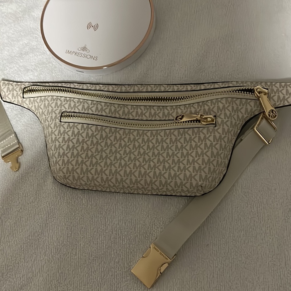 Michael kors new without tags 🏷️ - Picture 6 of 7
